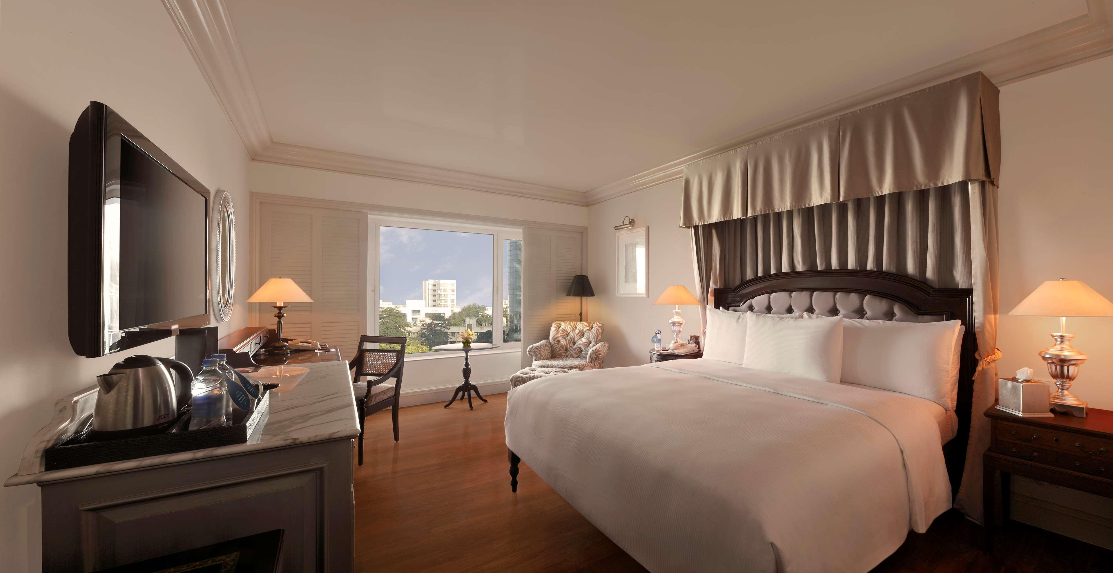 Hilton Mumbai International Airport Hotel Exterior photo A room at the Taj Mahal Palace