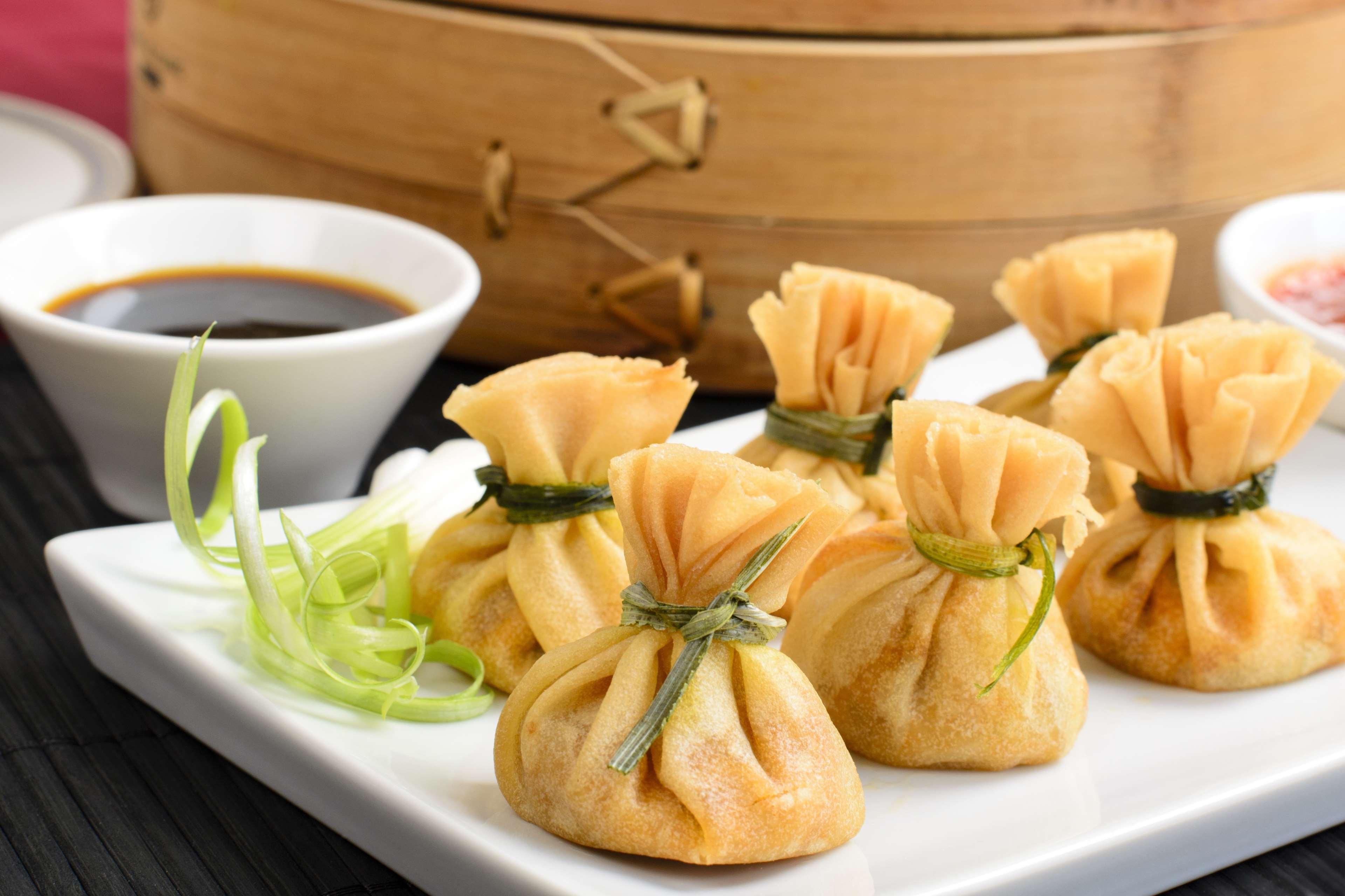 Hilton Mumbai International Airport Hotel Exterior photo A plate of wanton