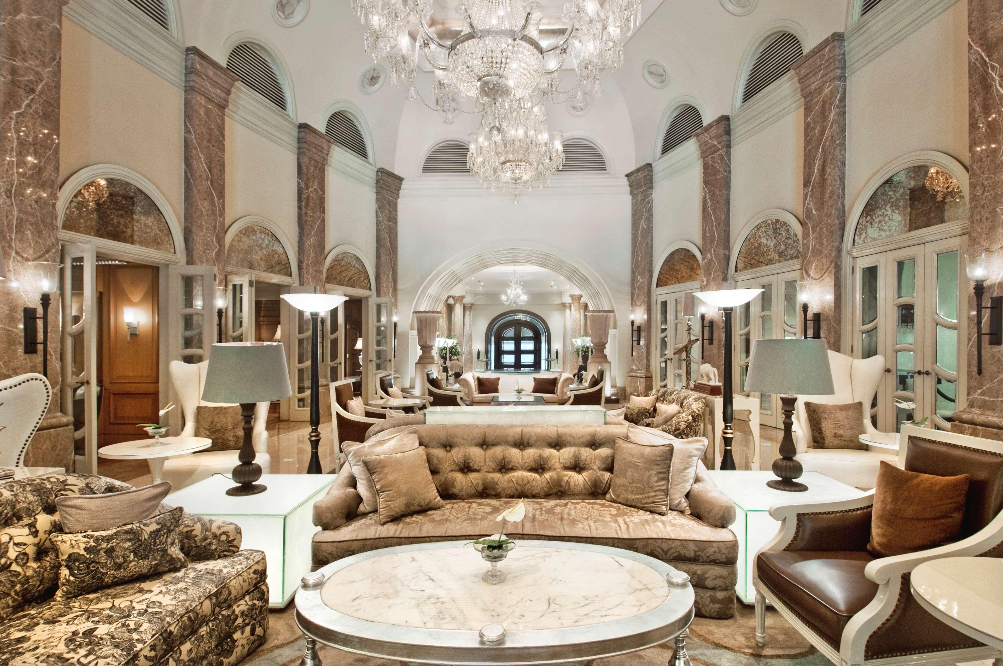 Hilton Mumbai International Airport Hotel Interior photo The lobby of the Four Seasons Hotel