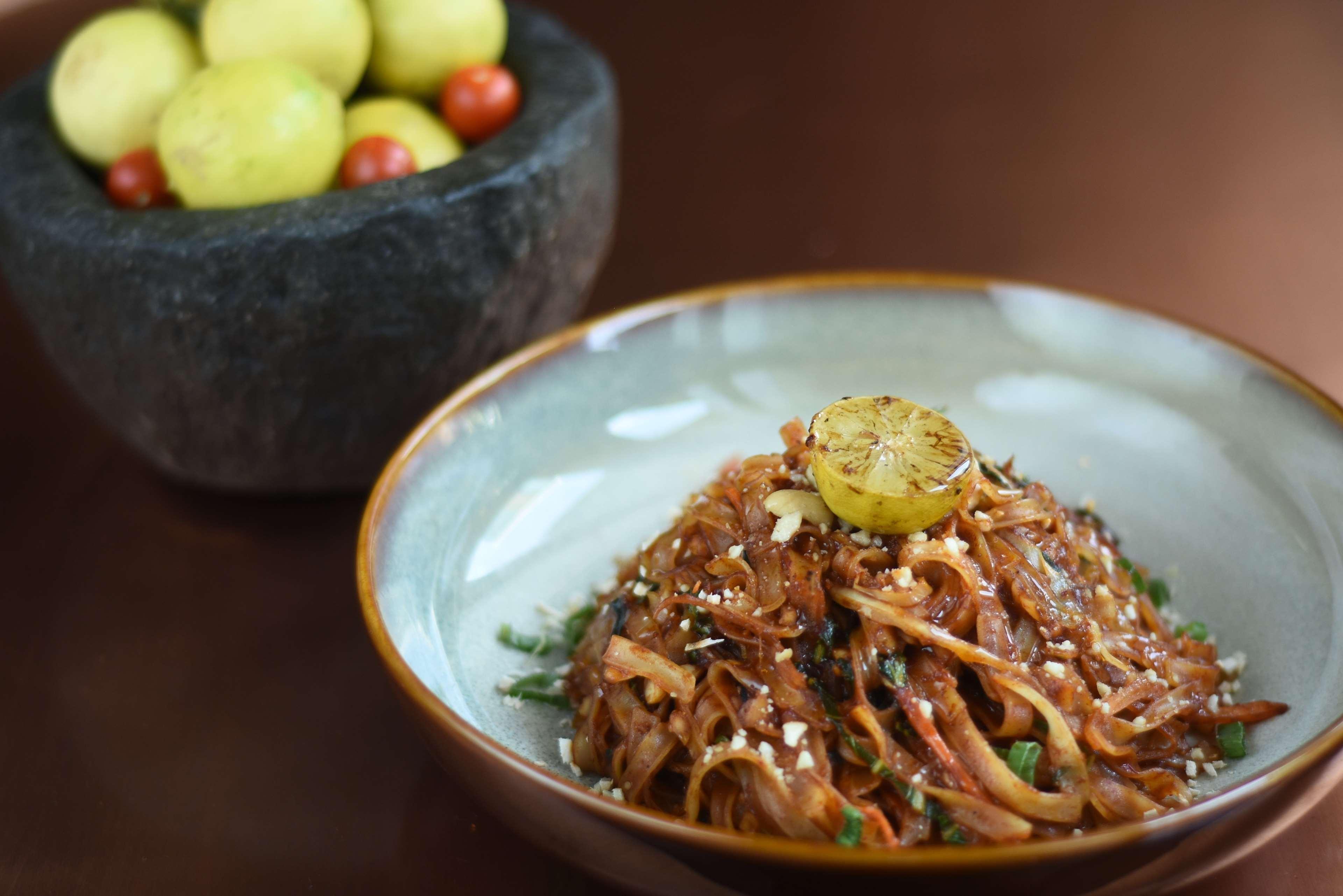 Hilton Mumbai International Airport Hotel Exterior photo A bowl of chaebol
