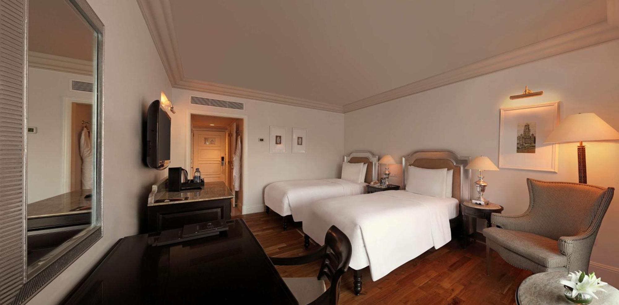 Hilton Mumbai International Airport Hotel Exterior photo Deluxe Room