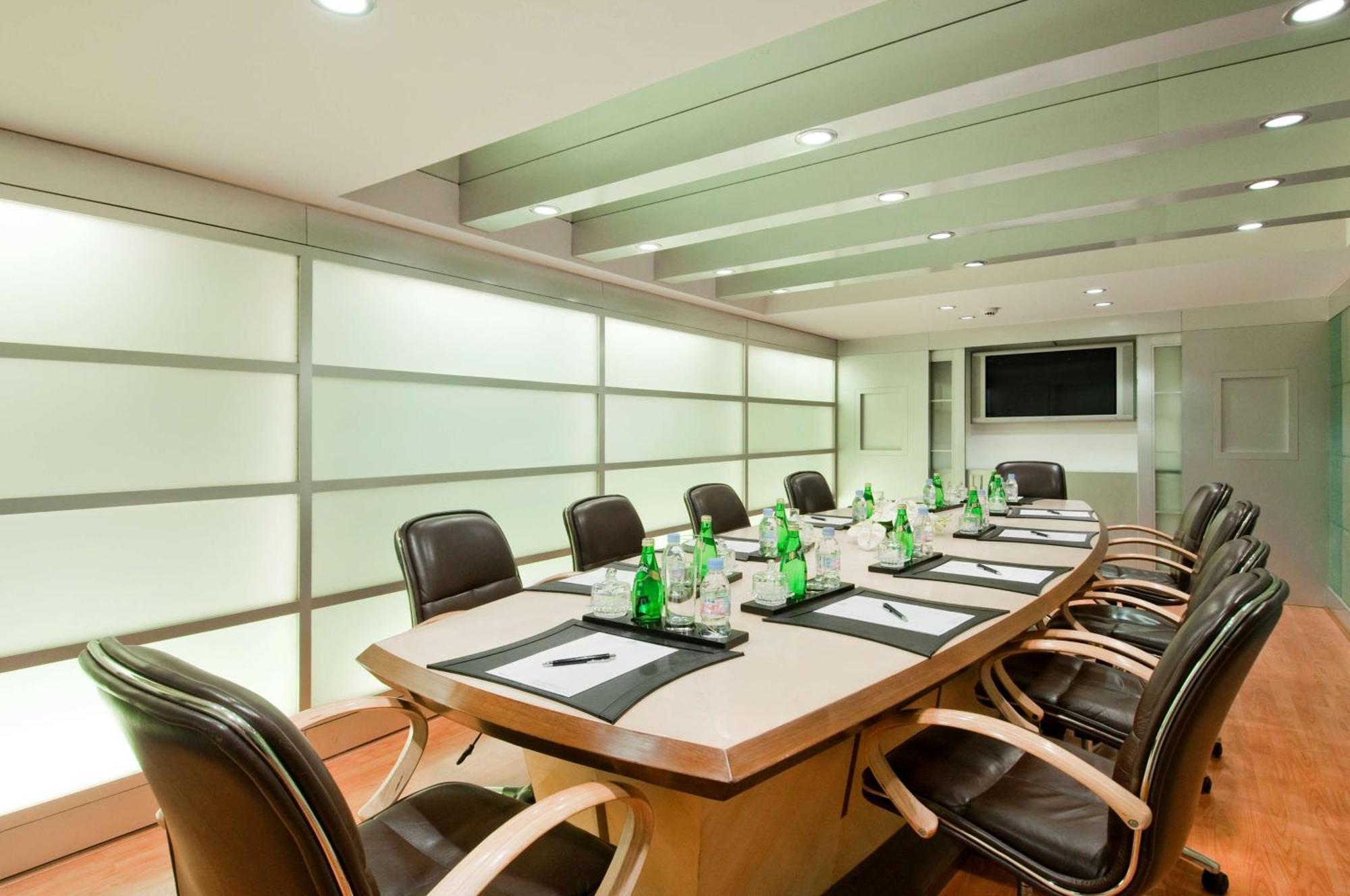 Hilton Mumbai International Airport Hotel Exterior photo Meeting room