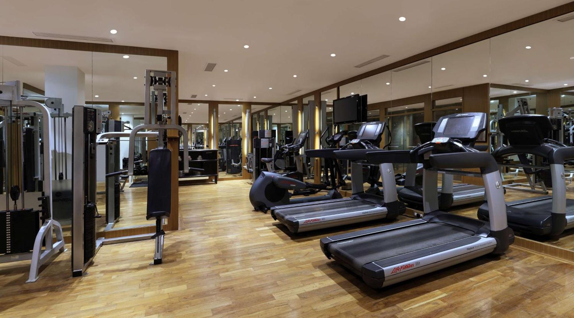Hilton Mumbai International Airport Hotel Exterior photo The gym at the hotel