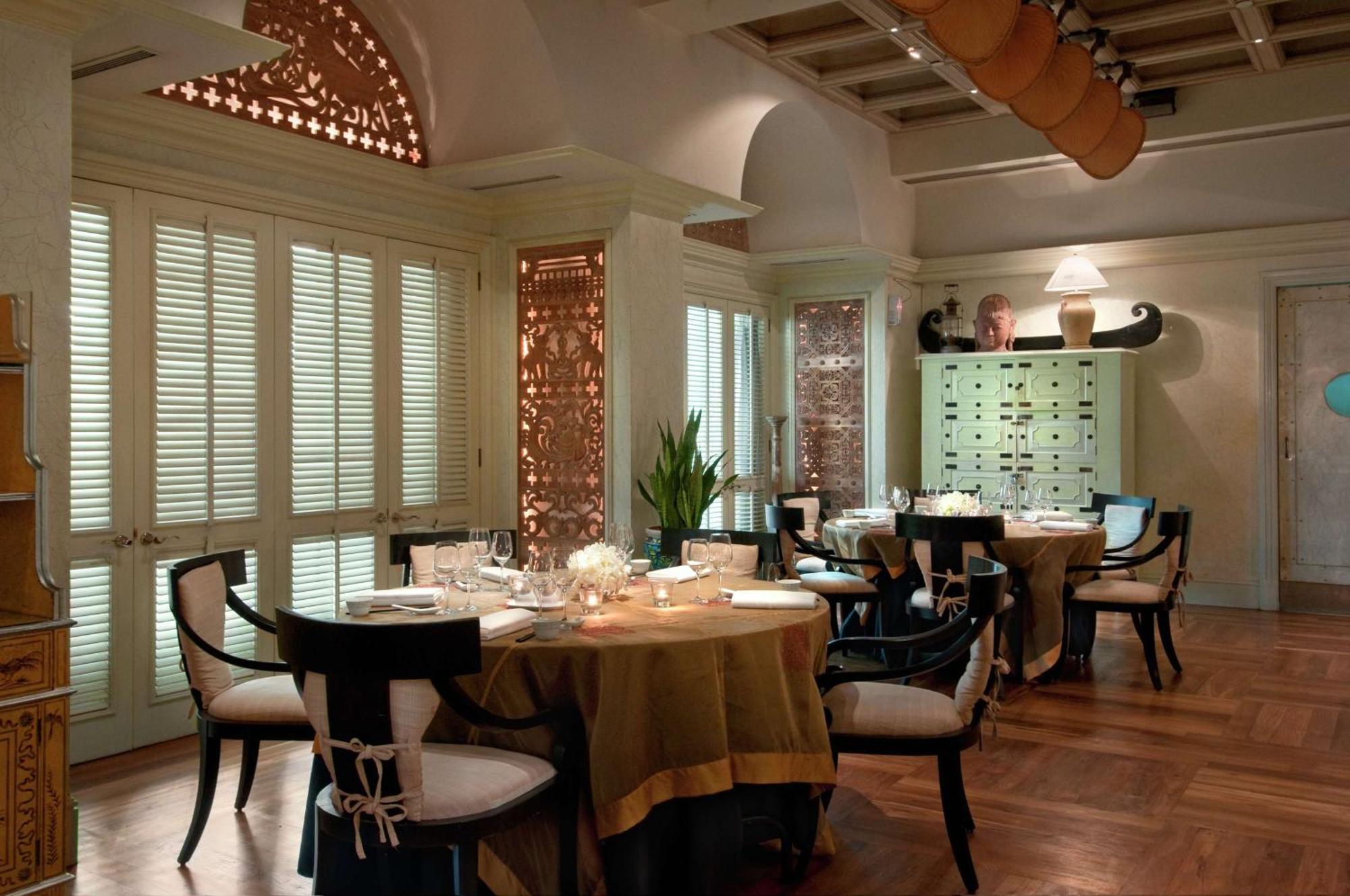 Hilton Mumbai International Airport Hotel Exterior photo The interior of the restaurant