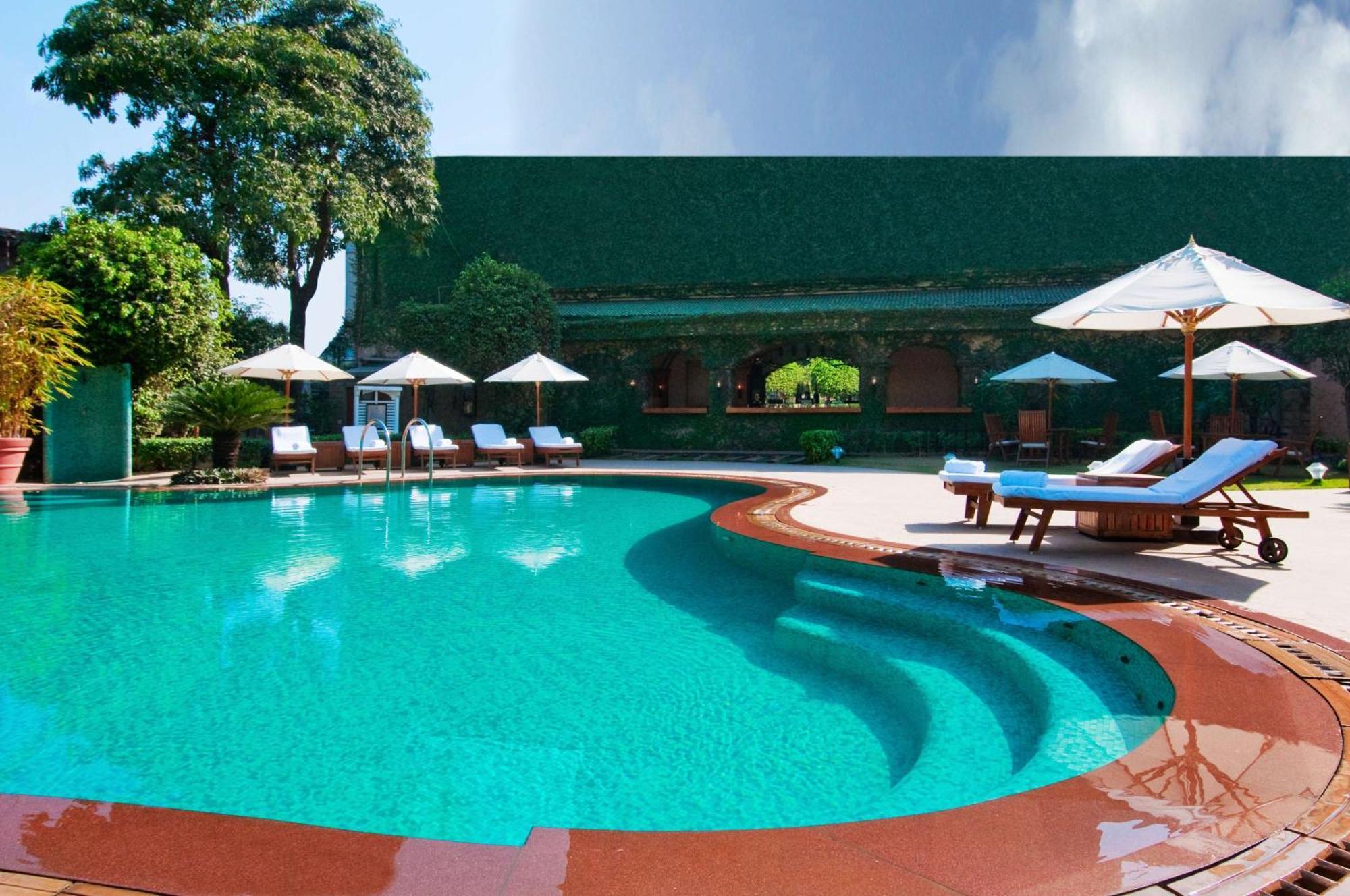 Hilton Mumbai International Airport Hotel Exterior photo The swimming pool at the Taj Bengal