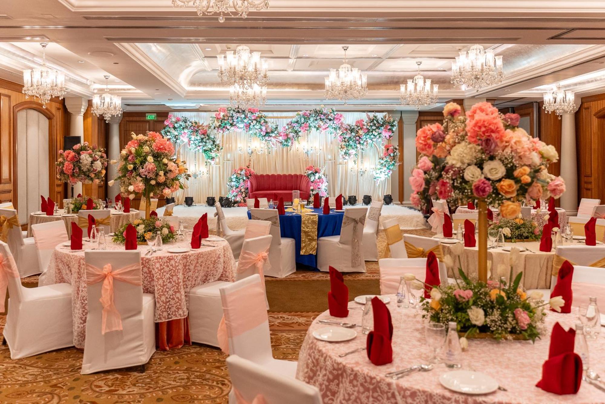 Hilton Mumbai International Airport Hotel Exterior photo A wedding reception at the Royal Thai Suite